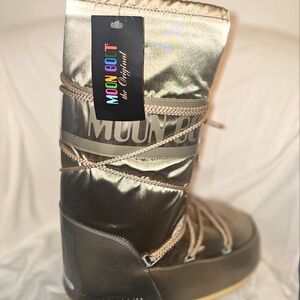 Moon Boots